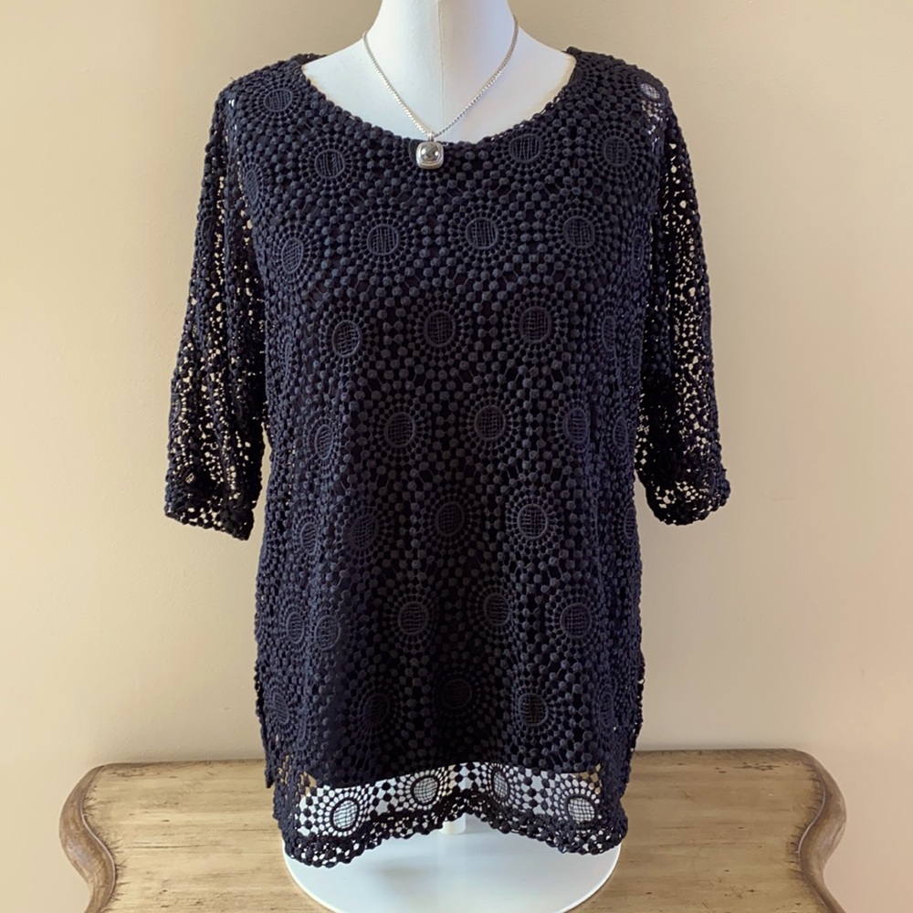 CHICOS TRAVELERS CROCHET LACE OVERLAY TOP